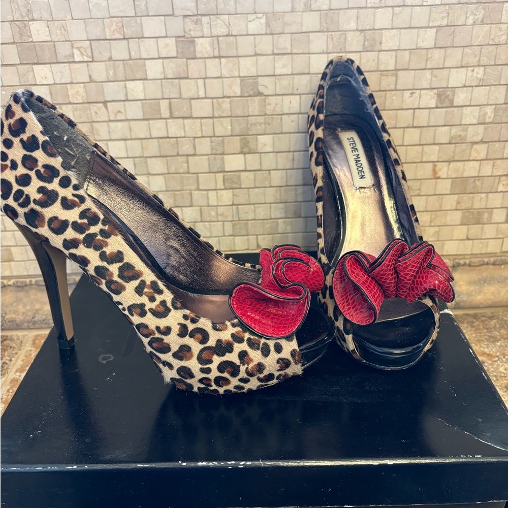 Steve Madden leopard heels